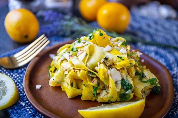 lemon-garlic keto pasta using yellow squash