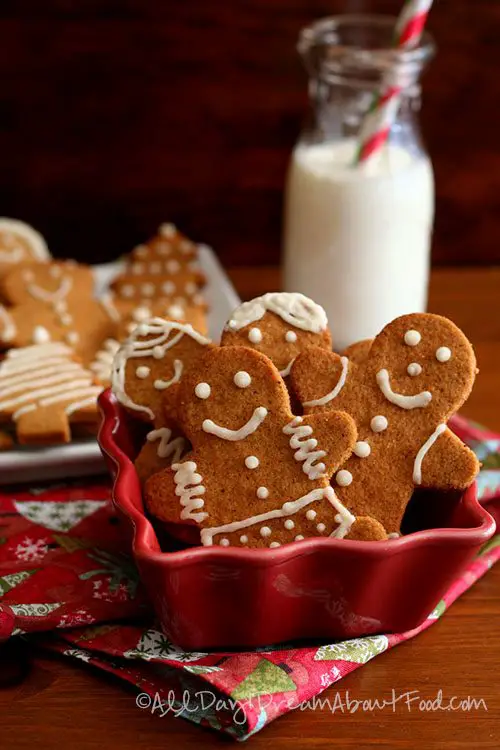 Gingerbread men keto christmas dessert recipe