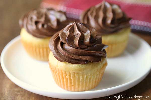 Low carb vanilla cupcakes with chocolate frosting