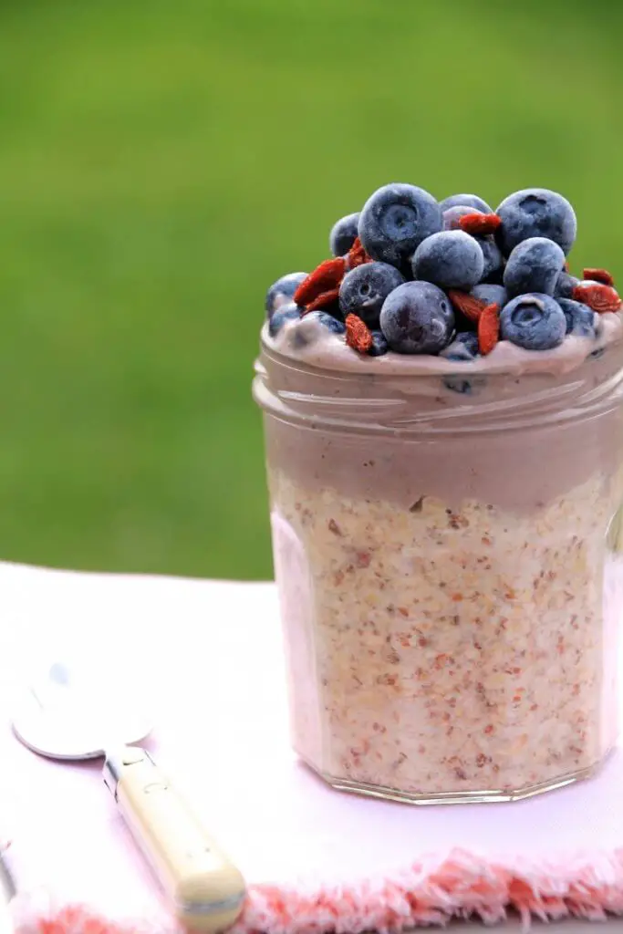 Overnight Oats With A Blueberry-Cashew Cream