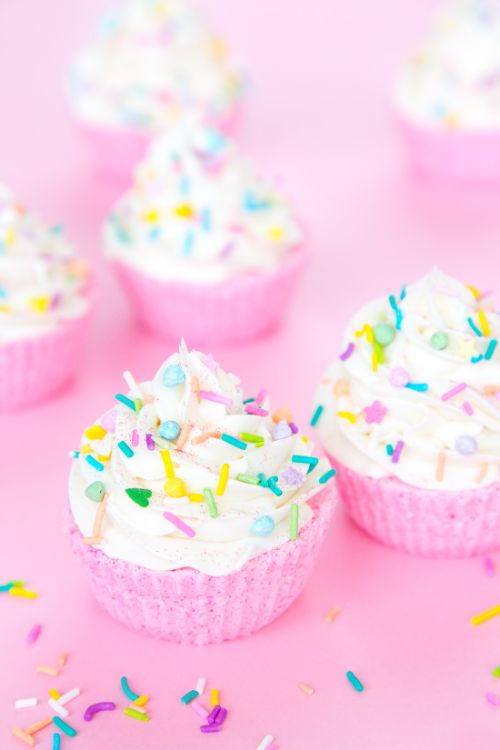 DIY Glitter Cupcake Bath Bombs