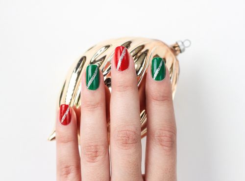 Red and green Holiday manicure