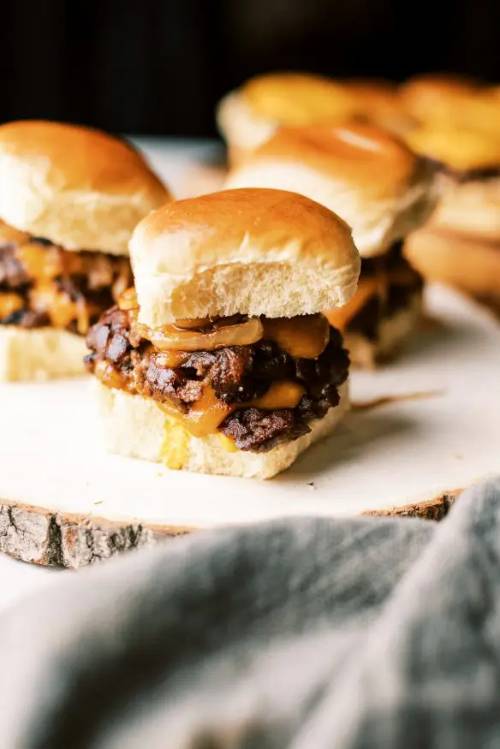 Smashburger Sliders With Grilled Onions