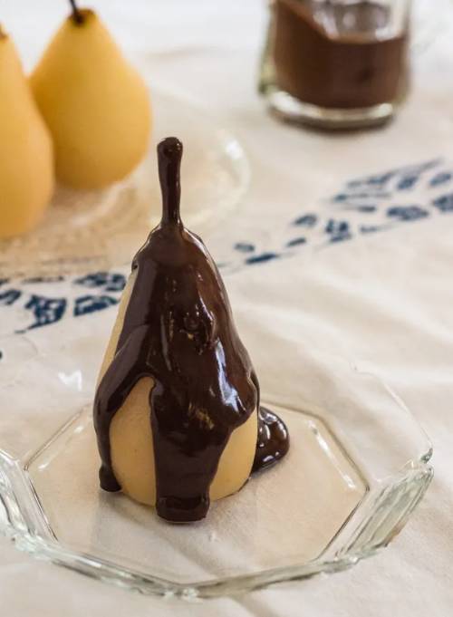 Cinnamon Poached Pears with Chocolate Sauce