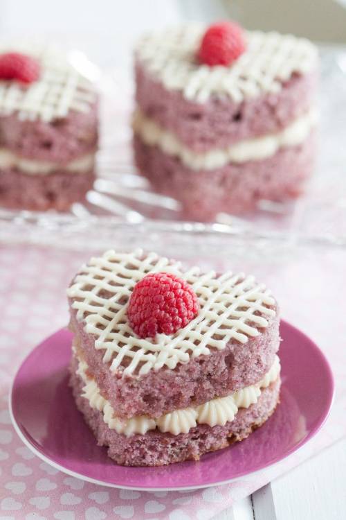 Fresh Raspberry Mini Cakes
