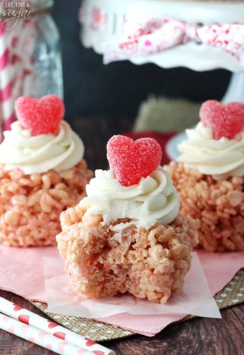 Valentine’s Day Rice Krispie Treat Cupcakes
