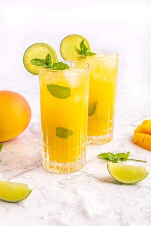 Easy Mango Mocktail with Mint and Lime