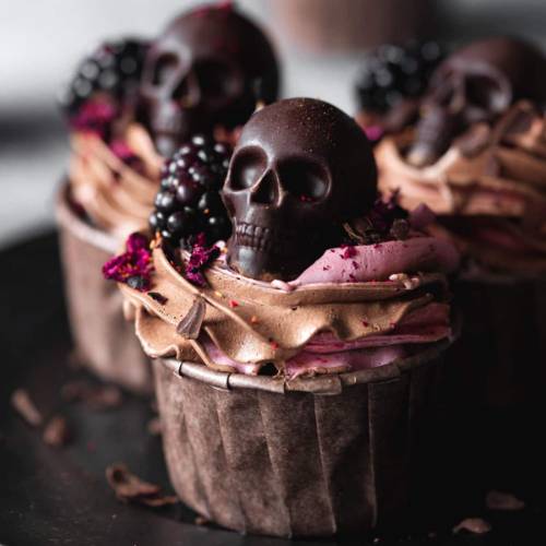 Vegan Blackberry Chocolate Skull Cupcakes