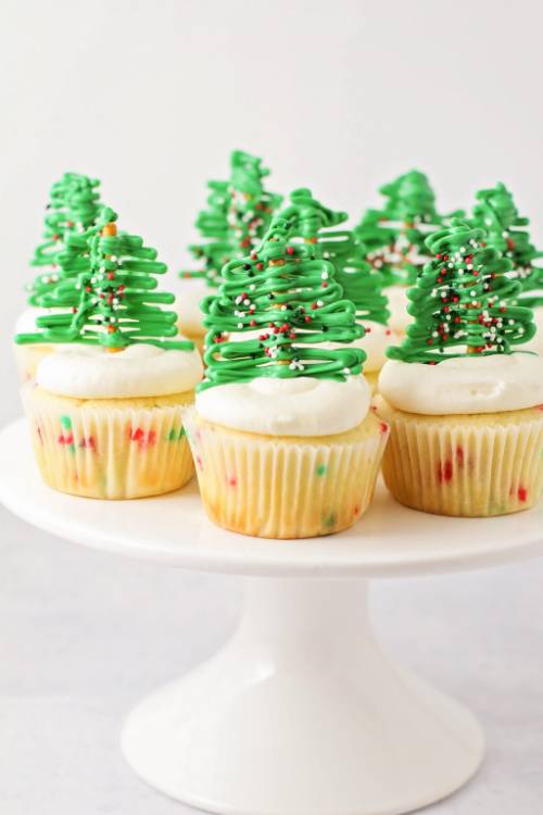 Christmas Cupcakes With Candy Melt Trees