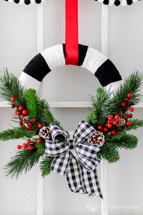 Black And White Christmas Wreath