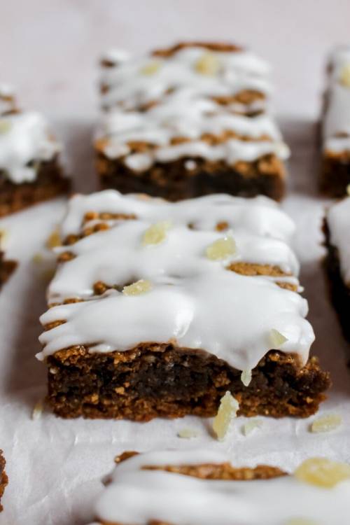 Frosted Gingerbread Blondies