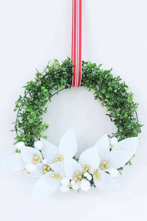 DIY Felt and Jingle Bells Wreath